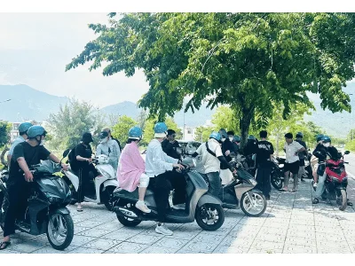 HÌNH ẢNH KHÁCH HÀNG THUÊ 11 XE MÁY TẠI LÂM DUẨN