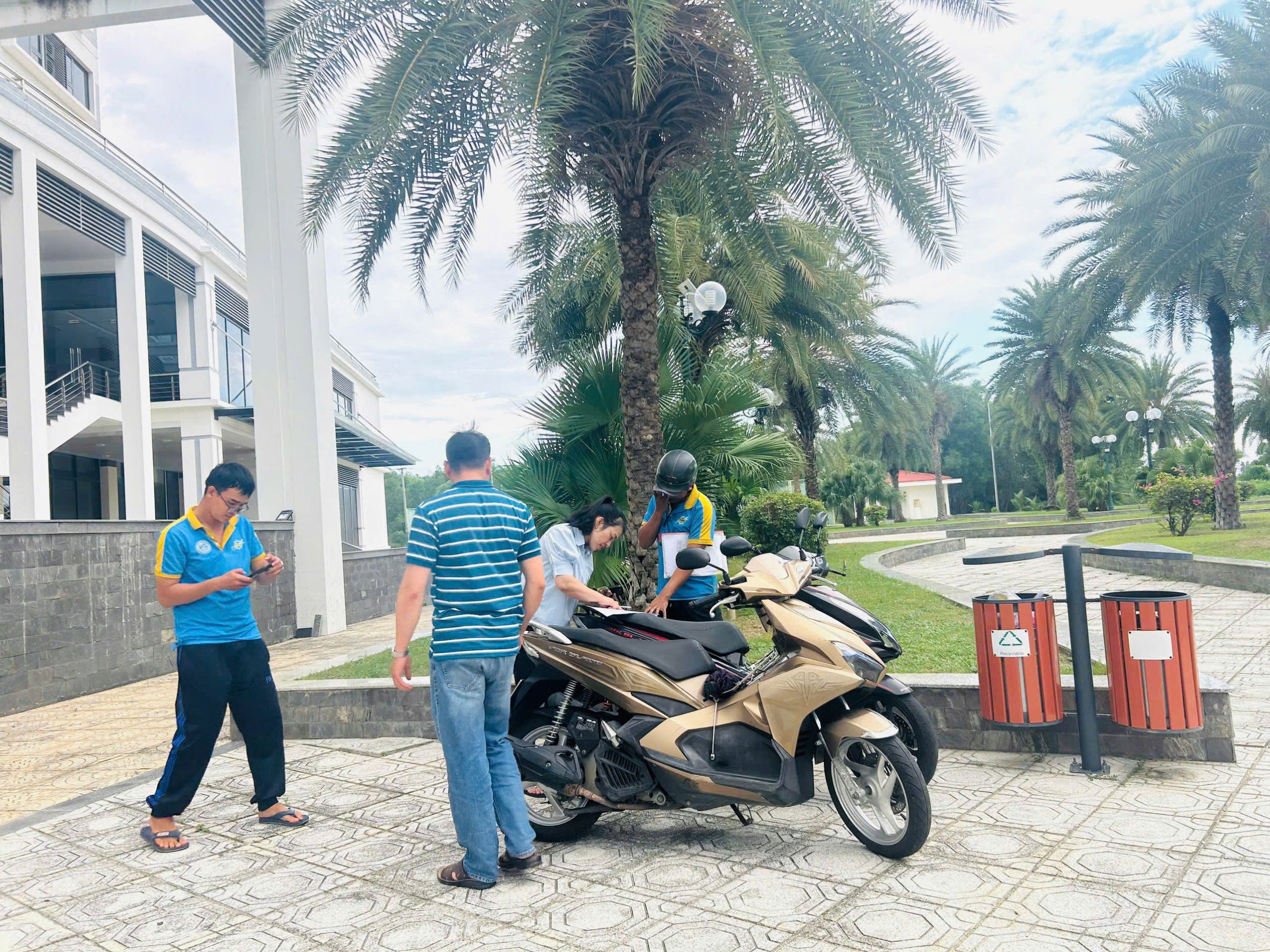 Thuê Xe Máy Sân Bay Cam Ranh